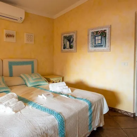 Welcomely - Smeralda Rooftop Apartment
